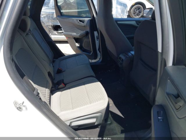 1FMCU0G60NUB11056 Ford ESCAPE SE