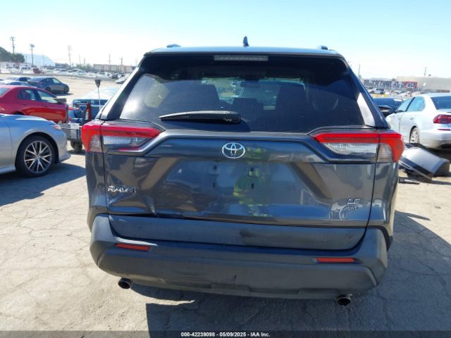 2T3F1RFV7MW185857 Toyota RAV4 LE