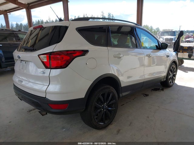 1FMCU9GDXKUB63437 Ford ESCAPE SE