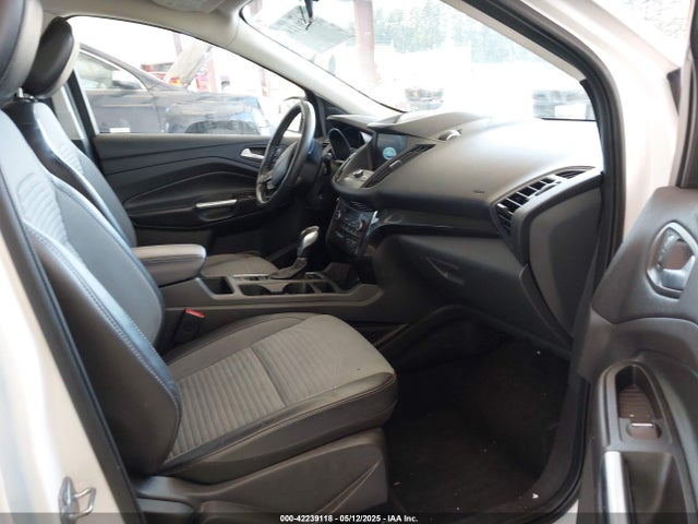 1FMCU9GDXKUB63437 Ford ESCAPE SE