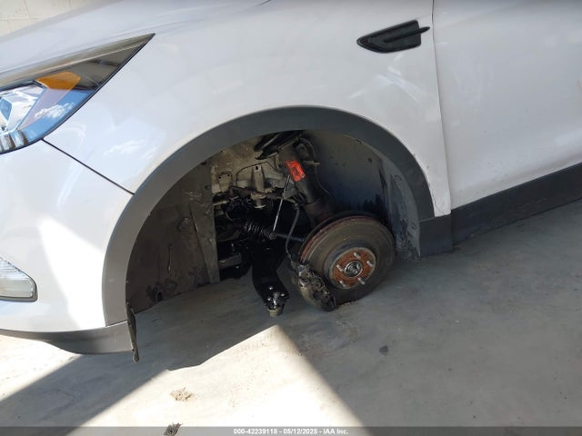 1FMCU9GDXKUB63437 Ford ESCAPE SE