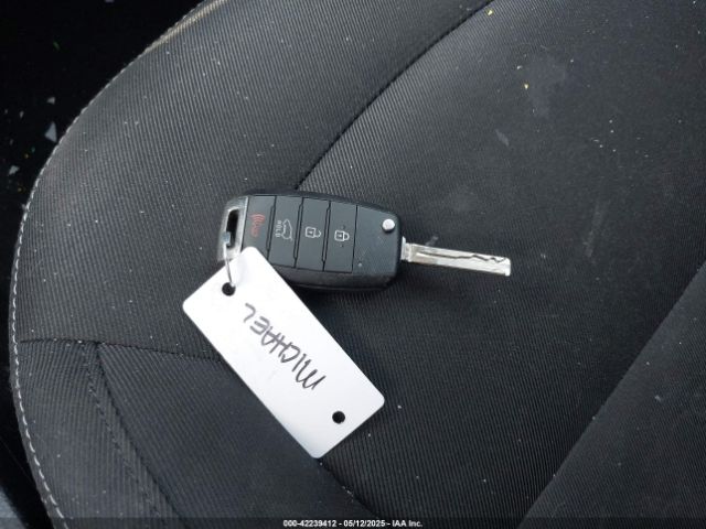 KNDJP3A5XH7504215 KIA SOUL +