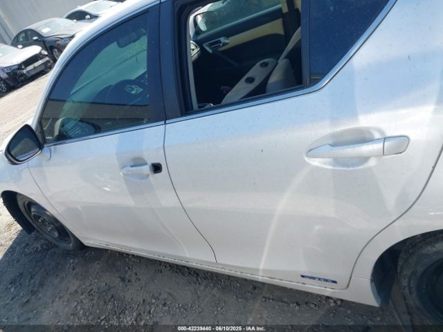 JTHKD5BH4G2273002 Lexus CT 200H