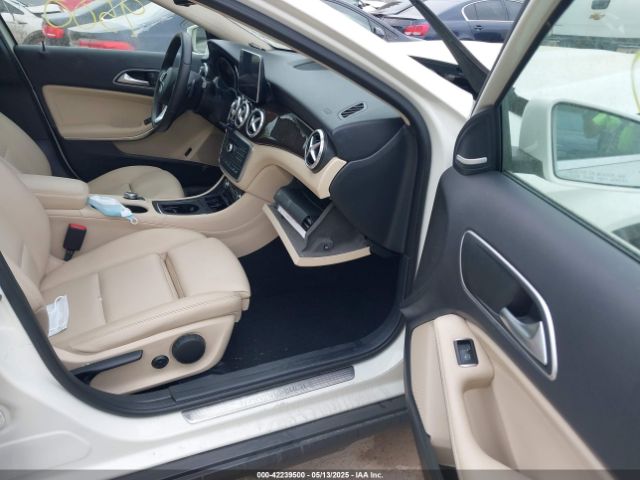 2016 MERCEDES-BENZ GLA 250 WDCTG4GB9GJ266431 Photo 4