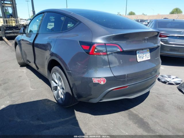 7SAYGDEE7PF851849 Tesla Model Y