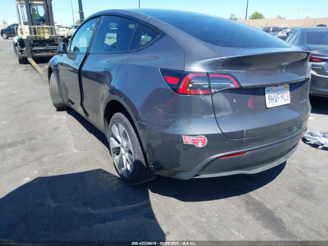 7SAYGDEE7PF851849 Tesla Model Y