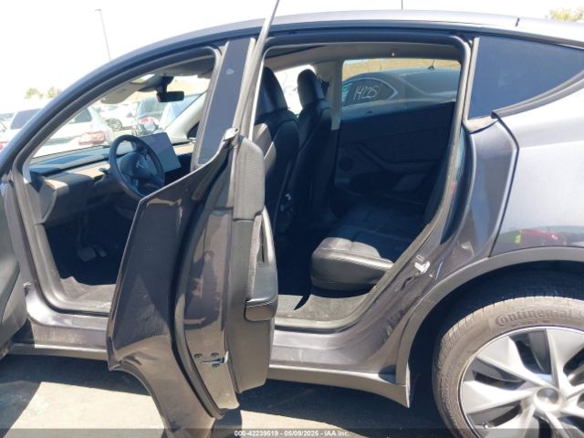 7SAYGDEE7PF851849 Tesla Model Y