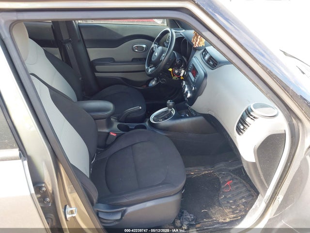 KNDJN2A21F7158235 KIA Soul
