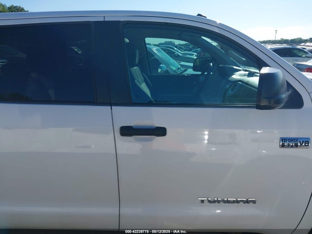 5TFDW5F17HX647916 Toyota Tundra Sr5 5.7l V8