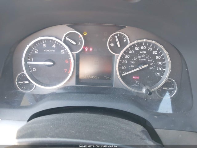 5TFDW5F17HX647916 Toyota Tundra Sr5 5.7l V8