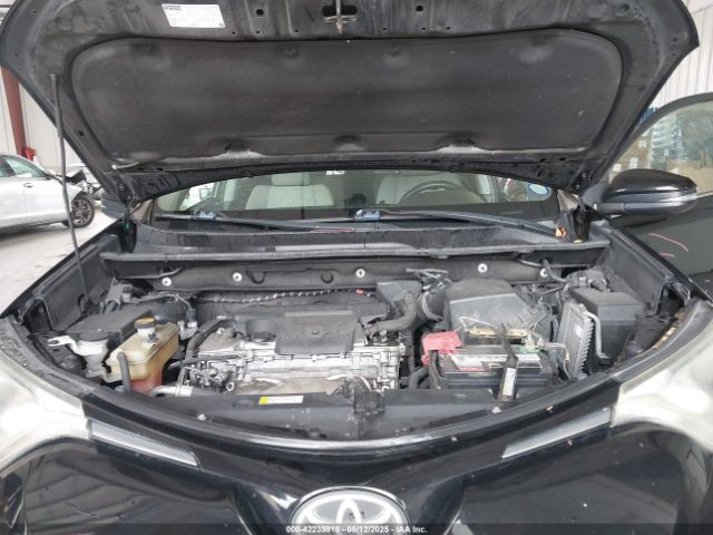 2T3WFREV7JW423060 Toyota Rav4 Xle