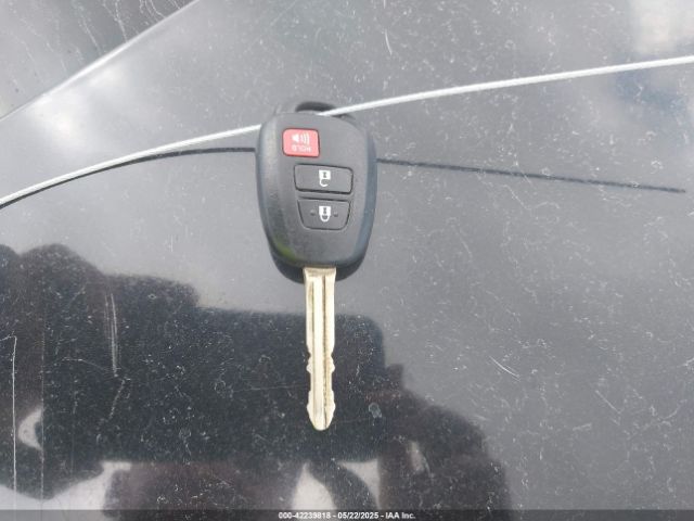 2T3WFREV7JW423060 Toyota Rav4 Xle