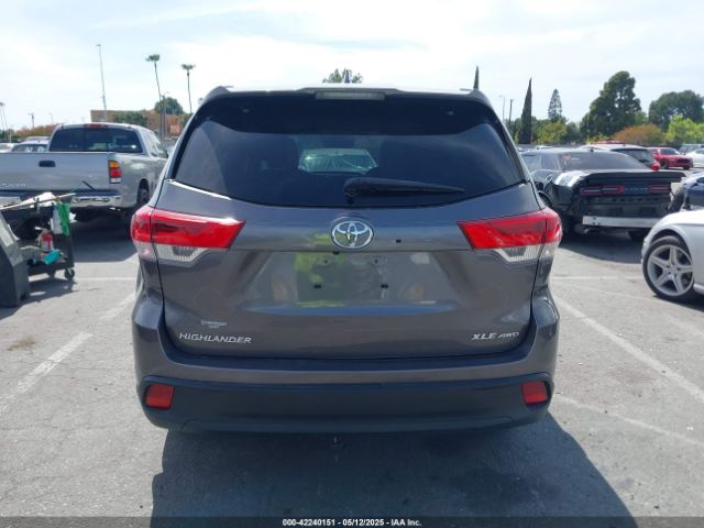 5TDJZRFH3JS861246 Toyota Highlander Xle