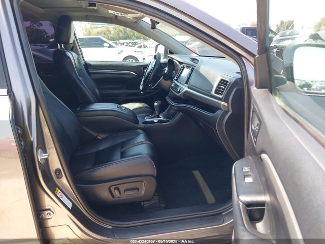 5TDKZRFHXKS569440 Toyota Highlander Se