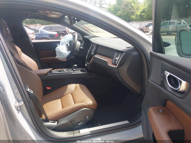YV4L12WKXS2147672 Volvo V60 Cross Country B5 Plus