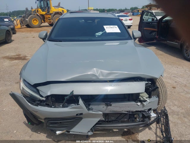 YV4L12WKXS2147672 Volvo V60 Cross Country B5 Plus