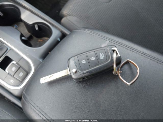 5NMS23AD8LH252296 Hyundai Santa Fe Se