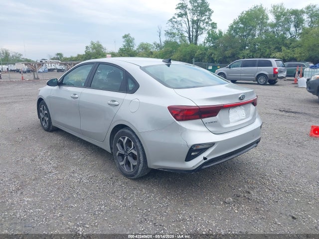 3KPF24AD9ME305796 KIA Forte Lxs