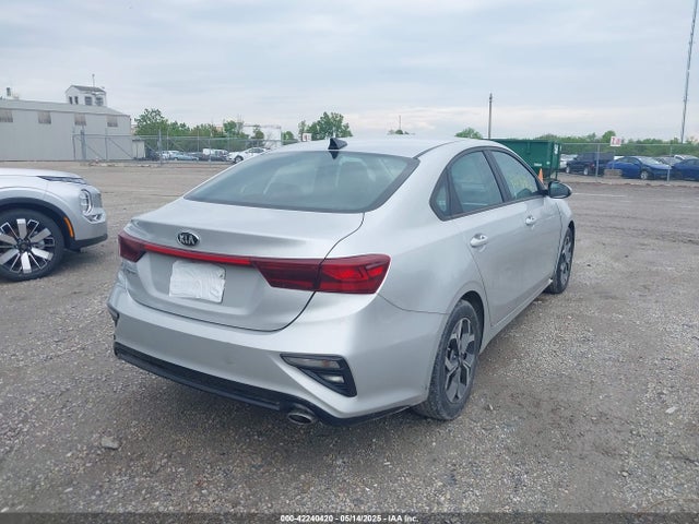3KPF24AD9ME305796 KIA Forte Lxs