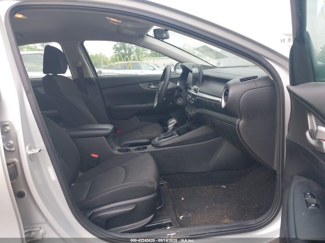 3KPF24AD9ME305796 KIA Forte Lxs