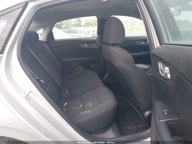 3KPF24AD9ME305796 KIA Forte Lxs