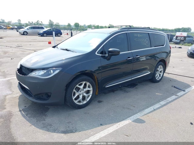 2C4RC1BG1HR516142 Chrysler 2017
