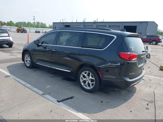 2C4RC1BG1HR516142 Chrysler 2017