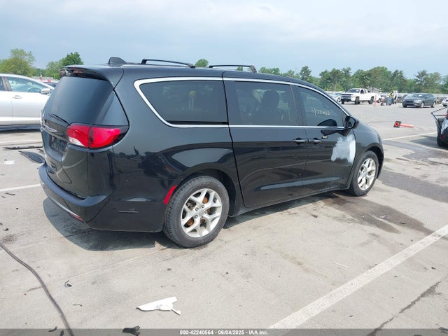 2C4RC1BG1HR516142 Chrysler 2017