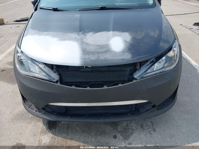 2C4RC1BG1HR516142 Chrysler 2017