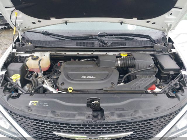 2C4RC1FG3JR102912 Chrysler Pacifica Touring Plus