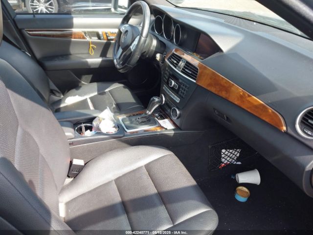 2012 MERCEDES-BENZ C 300 WDDGF8BB7CR201054 Photo 4