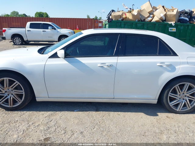 2C3CCABG2EH322943 Chrysler 300 300s