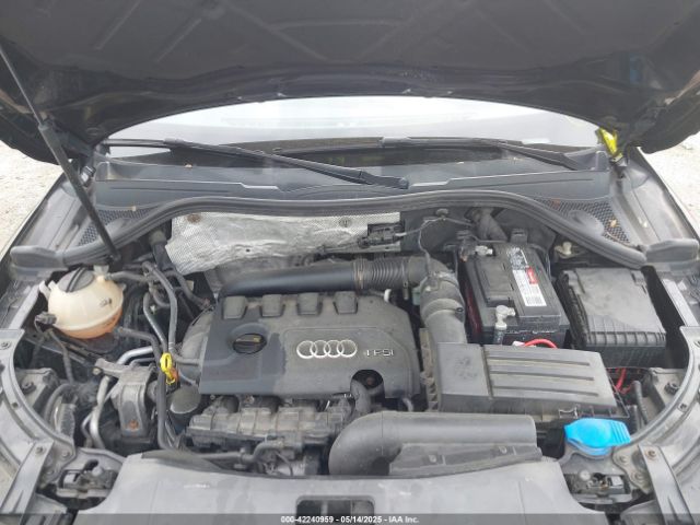 WA1JCCFS2HR002405 Audi Q3 2.0t Premium