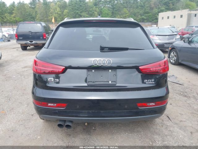 WA1JCCFS2HR002405 Audi Q3 2.0t Premium