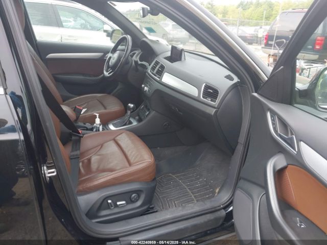 WA1JCCFS2HR002405 Audi Q3 2.0t Premium