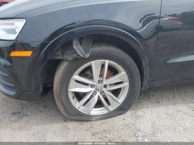 WA1JCCFS2HR002405 Audi Q3 2.0t Premium