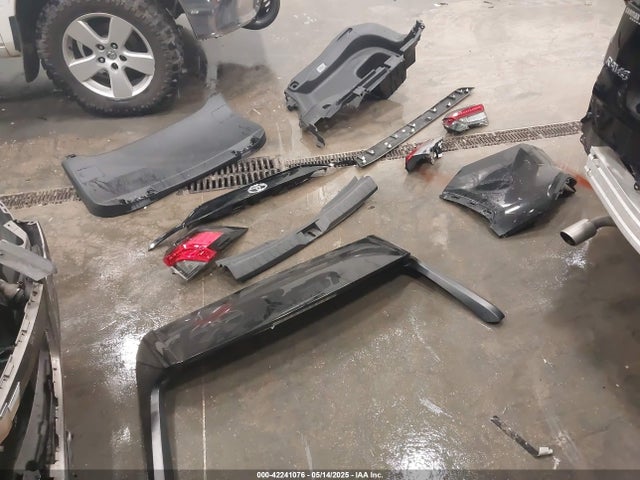 2T3G1RFV1LW104628 Toyota RAV4 LE