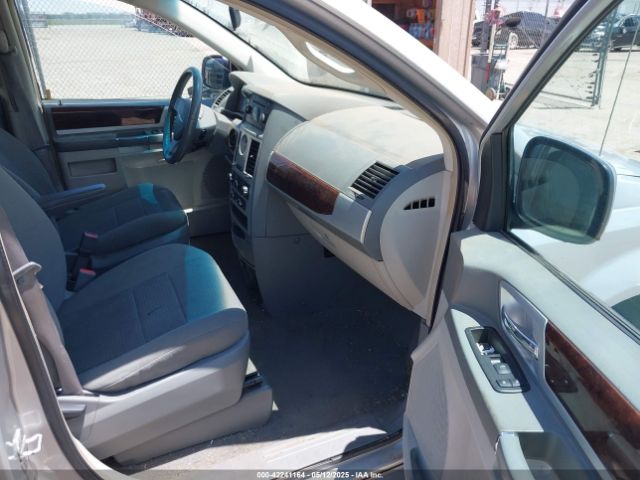 2010 CHRYSLER TOWN & COUNTRY 2A4RR5D11AR373188 Photo 4