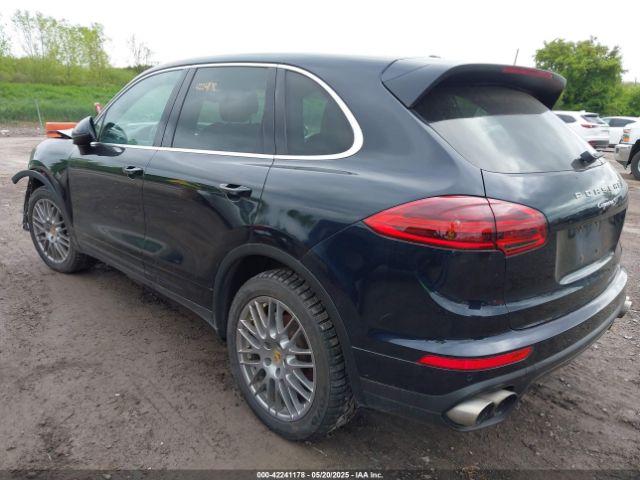 2017 PORSCHE CAYENNE WP1AB2A24HLA53402 Photo 2