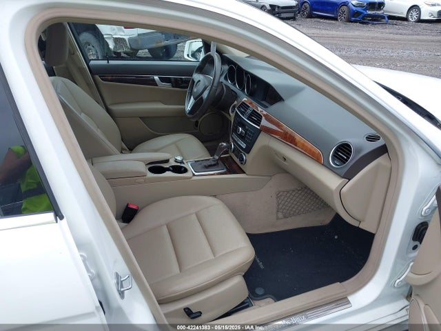 WDDGF8AB4ER324282 Mercedes-Benz C 300 Luxury 4matic/sport 4matic