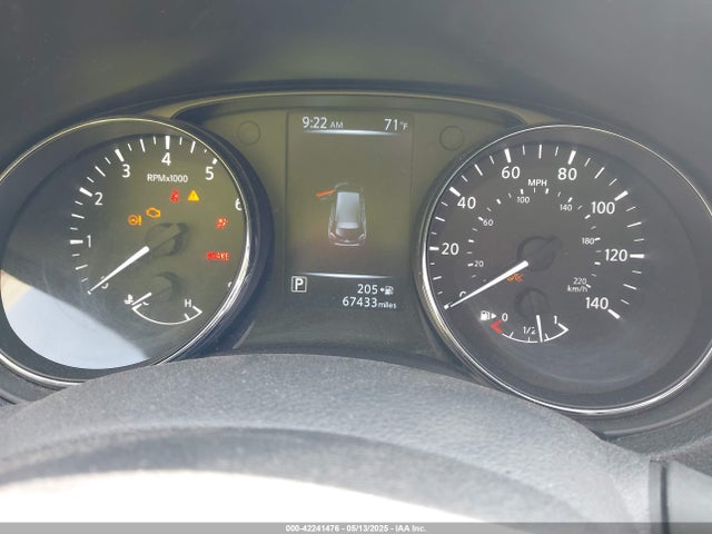 5N1AT2MV4HC827566 Nissan ROGUE SV