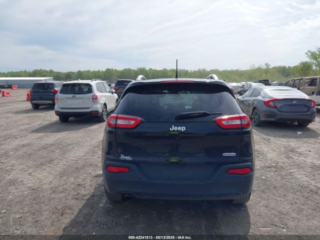 1C4PJLCB9GW258633 Jeep Cherokee Latitude