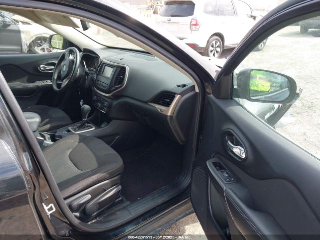 1C4PJLCB9GW258633 Jeep Cherokee Latitude