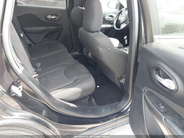 1C4PJLCB9GW258633 Jeep Cherokee Latitude