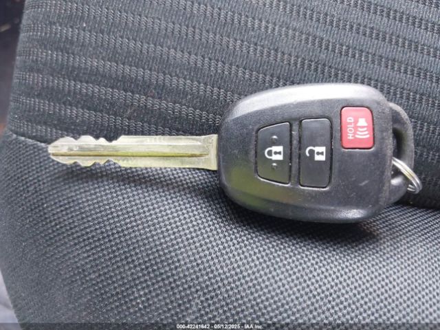 2T3BFREV0EW208074 Toyota RAV4 LE
