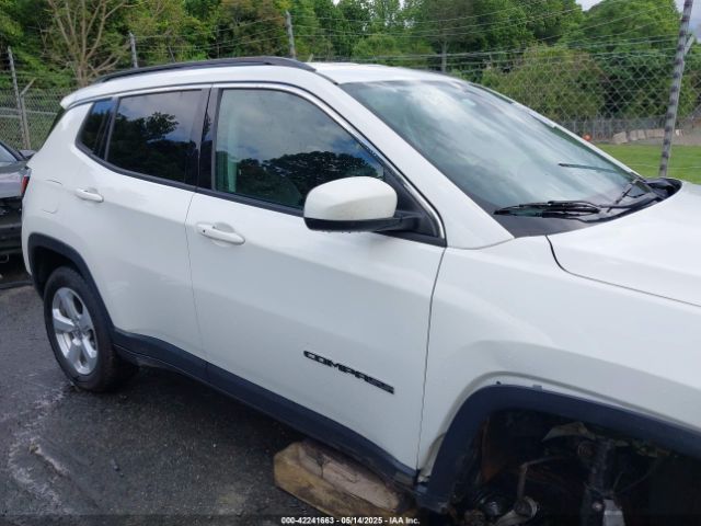 3C4NJDBBXJT320472 Jeep Compass Latitude 4x4