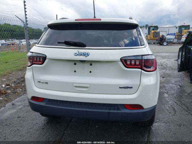 3C4NJDBBXJT320472 Jeep Compass Latitude 4x4