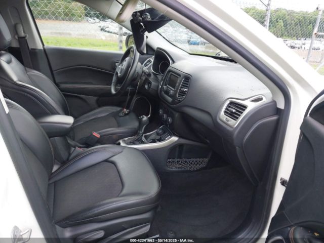 3C4NJDBBXJT320472 Jeep Compass Latitude 4x4