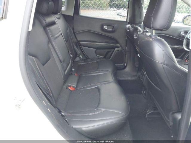 3C4NJDBBXJT320472 Jeep Compass Latitude 4x4