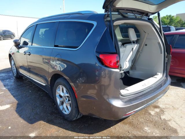 2017 CHRYSLER PACIFICA 2C4RC1EG5HR752627 Photo 2